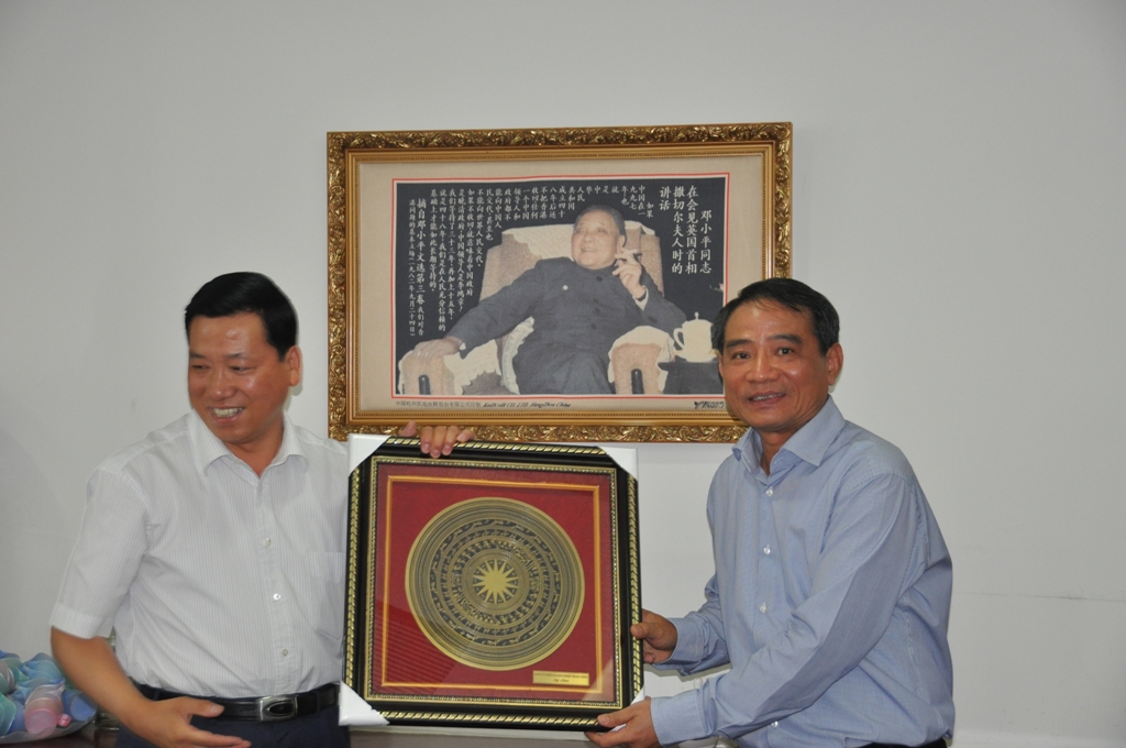  Thăm và làm việc với Ủy ban Quản lý Giám sát Tài sản Nhà nước Thượng Hải