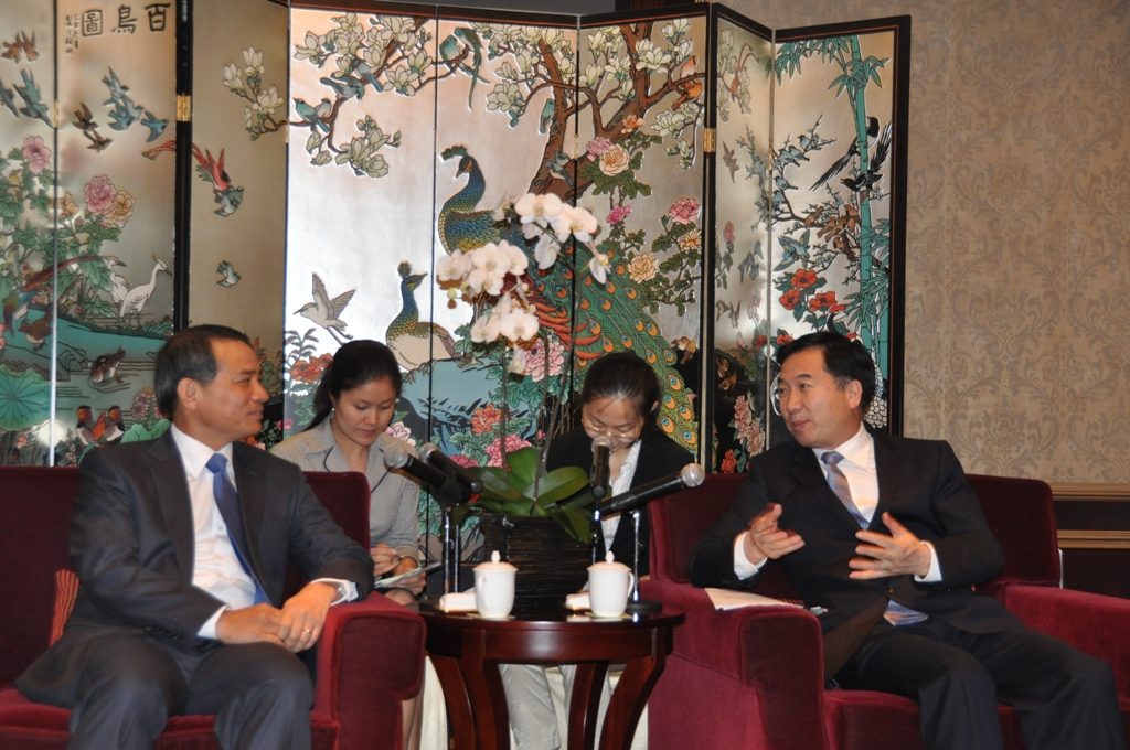 Gặp gỡ, trao đổi với lãnh đạo Thành ủy Thượng Hải