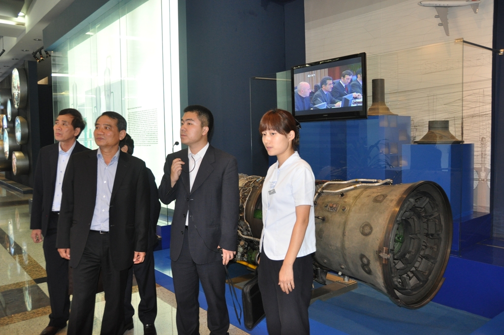 Tham quan, gặp gỡ cán bộ, công nhân viên Tập đoàn Sắt thép Bảo Sơn