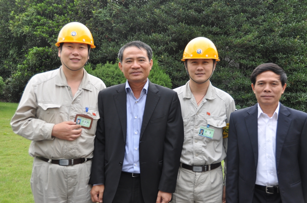 Tham quan, gặp gỡ cán bộ, công nhân viên Tập đoàn Sắt thép Bảo Sơn