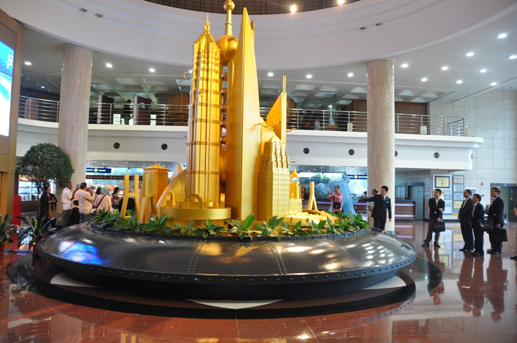 Đoàn thăm quan Triển lãm Quy hoạch Thành phố Thượng Hải