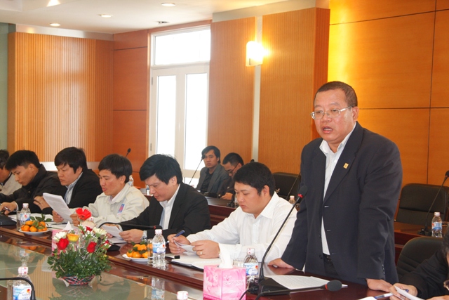 Lãnh đạo Công ty PVTEX báo cáo với Đoàn về tình hình hoạt động sản xuất kinh doanh của Công ty