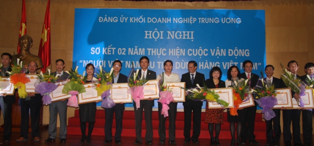 Các tập thể và cá nhân được nhận khen thưởng