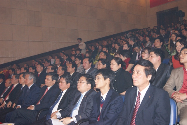 Đông đảo Quý vị khách quý đến dự chương trình