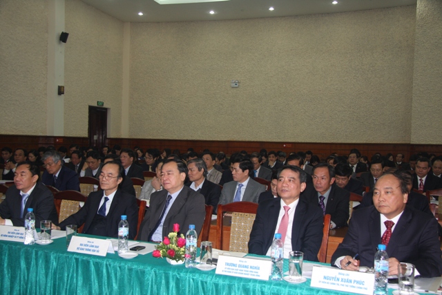 Các đồng chí đại diện các Ban Đảng Trung ương; các đồng chí trong Thường trực, Ban Thường vụ, Ban Chấp hành, lãnh đạo các Ban, đơn vị thuộc Đảng ủy Khối; Đảng ủy, ban lãnh đạo các tập đoàn kinh tế, tổng công ty, ngân hàng thương mại nhà nước thuộc Đảng bộ Khối DNTW tới dự Hội nghị