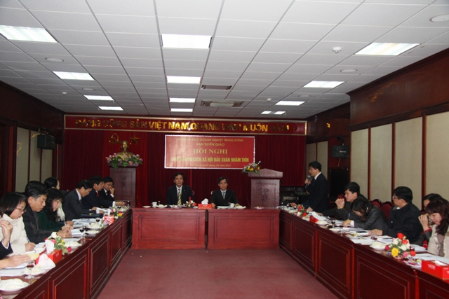 Đại biểu tham luận tại Hội nghị