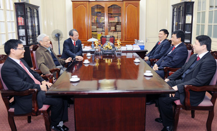 Bí thư Đảng uỷ, Chủ tịch HĐQT Phạm Huy Hùng cùng các đ/c trong Ban Thường vụ, Ban Lãnh đạo VietinBank đến thăm và chúc mừng Tổng Bí thư Nguyễn Phú Trọng nhân dịp 82 năm ngày thành lập Đảng.