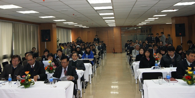 Các đại biểu dự hội nghị.