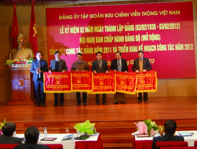 Các đơn vị được tặng cờ của Đảng ủy Khối