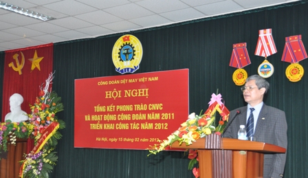 Đ/c Nguyễn Tùng Vân, UV BCH Tổng LĐLĐ Việt Nam - Chủ tịch Công đoàn ngành Dệt May Việt Nam phát biểu khai mạc Hội nghị