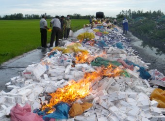 Tiêu hủy thuốc lá lậu