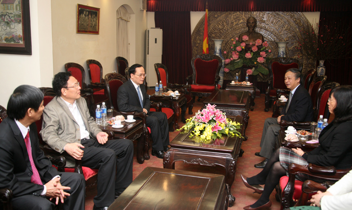 Ban Lãnh đạo NHPT tiếp và làm việc với đồng chí Ngô Văn Dụ - Ủy viên Bộ Chính trị,  Trưởng Ban Kiểm tra TW và đồng chí Phạm Vũ Luận - Ủy viên TW Đảng, Bộ trưởng Bộ Giáo dục & Đào tạo