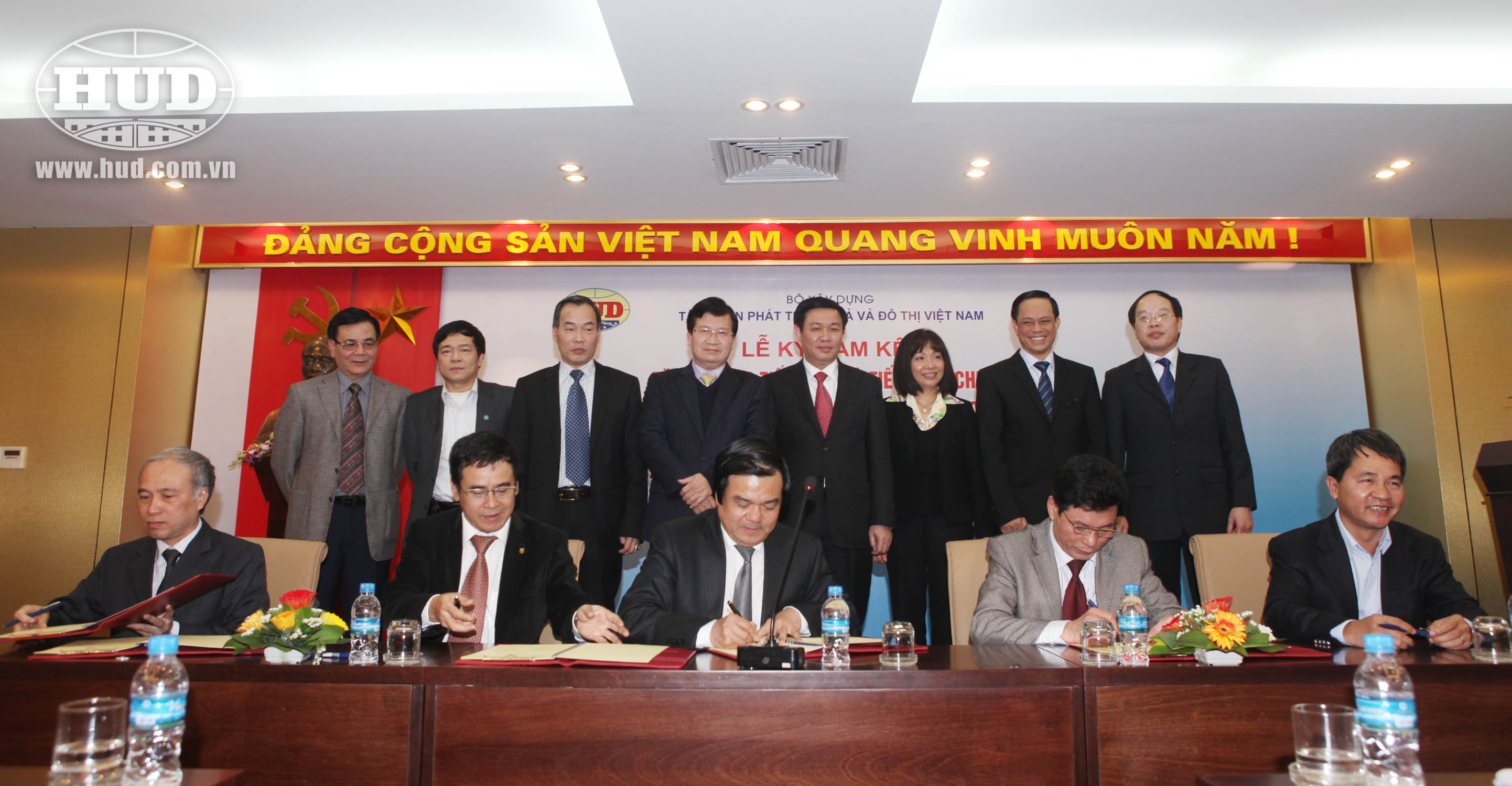 Đồng chí Nguyễn Văn Ngọc, Phó Bí thư Đảng ủy Khối dự Lễ ký kết