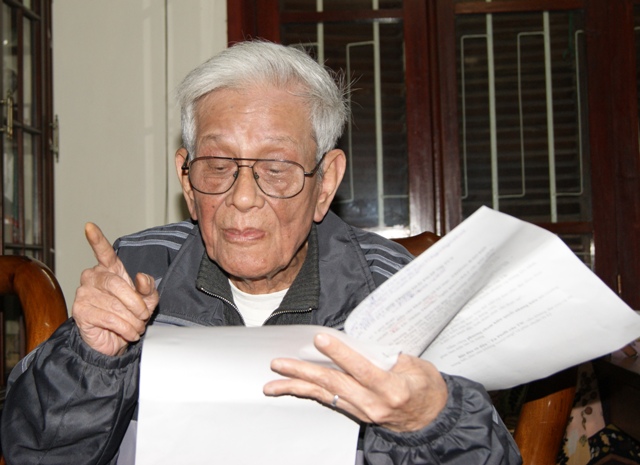 Đồng chí Hữu Thọ, nguyên Uỷ viên Trung ương Đảng, nguyên Trưởng Ban Tư tưởng - Văn hóa Trung ương  trả lời phỏng vấn phóng viên Báo điện tử Đảng Cộng sản Việt Nam