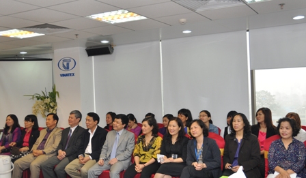 Đại diện Lãnh đạo Tập đoàn đến dự nhân ngày 8-3