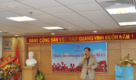 Đồng chí Vũ Đức Giang, Chủ tịch HĐTV Tập đoàn phát biểu chúc mừng