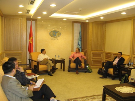 Ông Lê Tiến Trường, Phó Chủ tịch Vitas- Phó TGĐ thường trực Vinatex tiếp đoàn