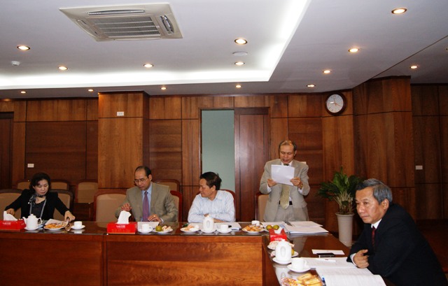 Thành viên Hội đồng Khoa học các cơ quan Đảng Trung ương nêu ý kiến nhận xét Đề tài.