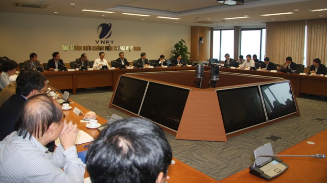 Ban Thường vụ Đảng ủy Tập đoàn VNPT trình bày dự thảo đề án tái cơ cấu Tập đoàn VNPT với Ban Thường vụ Đảng ủy Khối