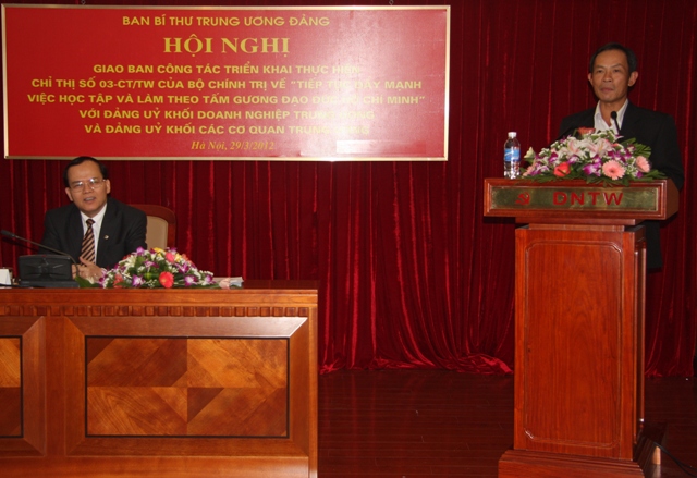 Đồng chí Trần Ngọc Thuận, Ủy viên Ban Thường vụ, Bí thư Đảng ủy, Phụ trách HĐTV, Tổng Giám đốc Tập đoàn Công nghiệp Cao su Việt Nam phát biểu tham luận