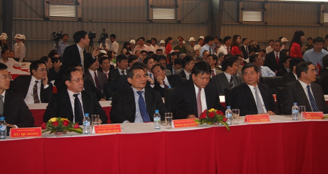 Đồng chí Trương Quang Nghĩa, Bí thư Đảng ủy Khối dự lễ chào mừng Nhà máy đạm Ninh Bình đón tấn urê đầu tiên