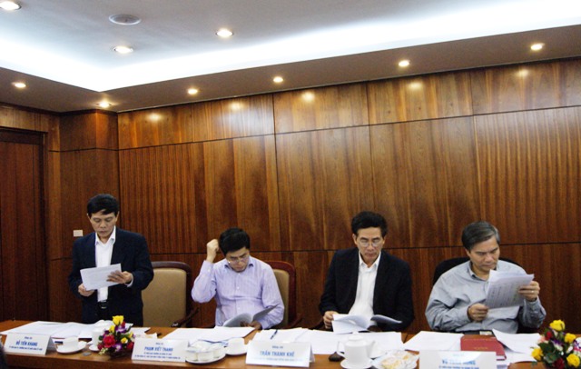 Đồng chí Đỗ Tiến Khang, Ủy viên Ban Thường vụ, Trưởng Ban Tổ chức Đảng ủy Khối trình bày báo cáo đánh giá chất lượng tổ chức cơ sở đảng và đảng viên năm 2011