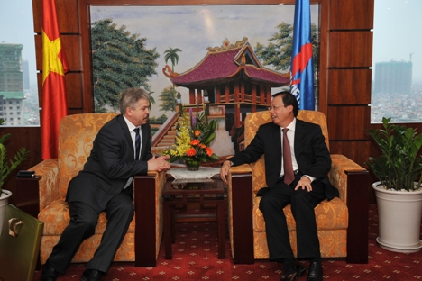 Chủ tịch HĐTV PVN Phùng Đình Thực tiếp thân mật Tổng giám đốc Brunhich N G.