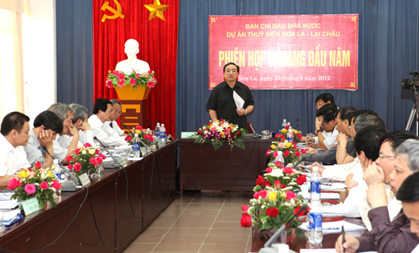 Phó Thủ tướng Chính phủ Hoàng Trung Hải chủ trì phiên họp