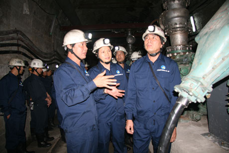 Đảng ủy Khối doanh nghiệp Trung ương thăm Công ty than Nam Mẫu 