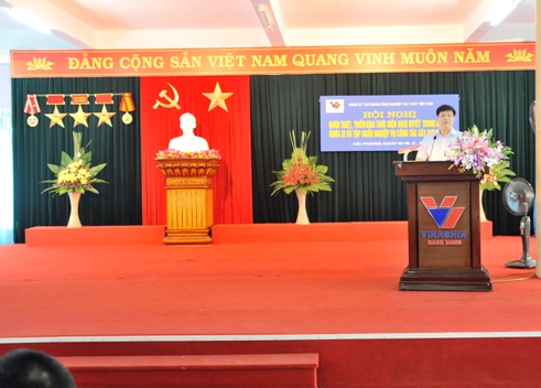 Đồng chí Nguyễn Ngọc Sự - Bí thư Đảng bộ, Chủ tịch HĐTV Tập đoàn giới thiệu về Nghị quyết TW4
