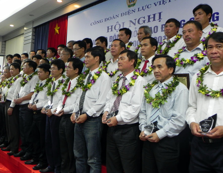 Tôn vinh 58 tấm gương tiêu biểu trong lao động sản xuất 5 năm qua của EVN