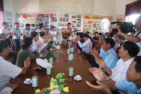 Đoàn đại biểu Đảng bộ Khối giao lưu văn nghệ với cán bộ, chiến sỹ Đảo Trường Sa