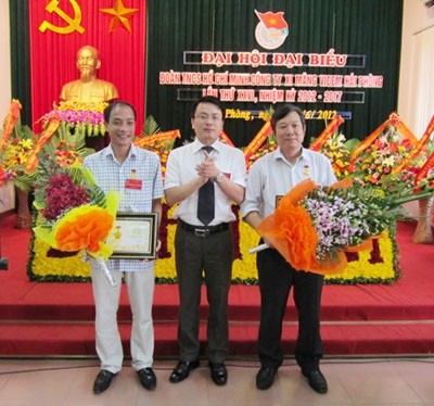 ặng Kỷ niệm chương Vì thế hệ trẻ một số cá nhân của Công ty Xi măng Vicem Hải Phòng