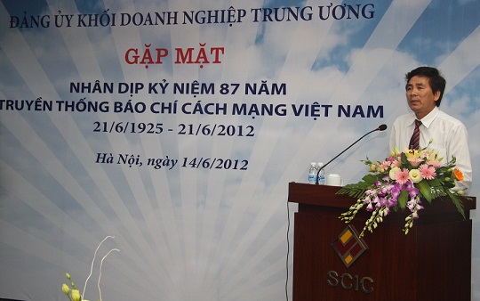 Đồng chí Trần Thanh Khê, Ủy viên Ban Thường vụ, Trưởng Ban Tuyên giáo Đảng ủy Khối thông tin tới các cơ quan báo chí về những nét nổi bật của Đảng ủy Khối DNTW trong thời gian qua