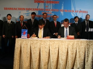 Quang cảnh buổi lễ ký kết