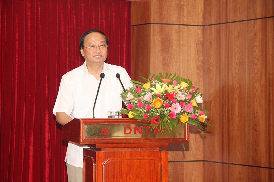 Đồng chí Tô Huy Rứa - Uỷ viên Bộ Chính trị, Bí thư Trung ương Đảng, Trưởng Ban Tổ chức Trung ương phát biểu, giao nhiệm vụ cho 02 đồng chí