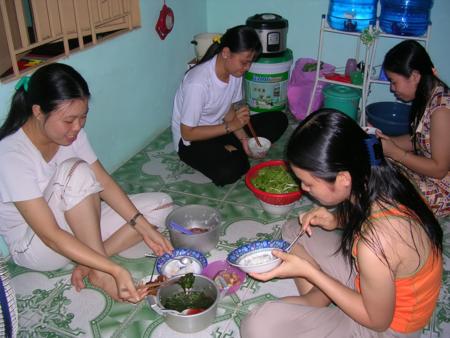 Nhiều công nhân ở TP. Hồ Chí Minh được mua điện đúng giá