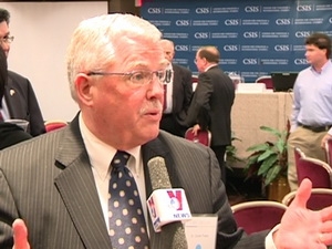 Ông Carlyle Thayer, giáo sư của Học viện Quốc phòng Australia