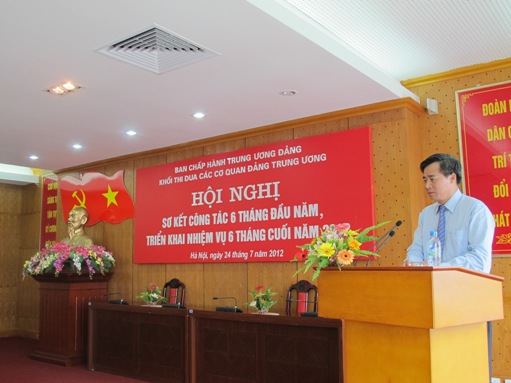 Đồng chí Nguyễn Quang Dương - Phó Bí thư Đảng ủy Khối doanh nghiệp Trung ương phát biểu kết luận Hội nghị