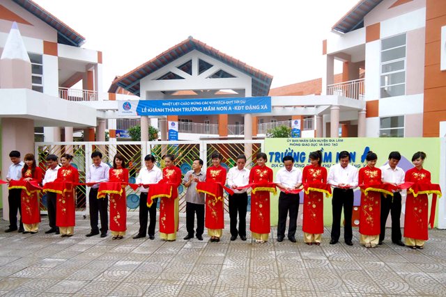 Cắt băng khánh thành trường mầm non A - Khu Đô thị Đặng Xá