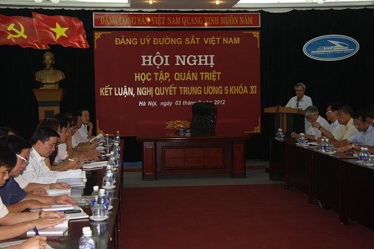 Đồng chí Ngô Văn Thạo, báo cáo viên Trung ương quán triệt nội dung Nghị quyết tới Hội nghị.