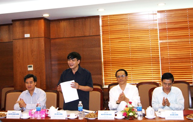 Đồng chí Bùi Văn Cường, Ủy viên dự khuyết Trung ương Đảng phát biểu tại buổi làm việc.