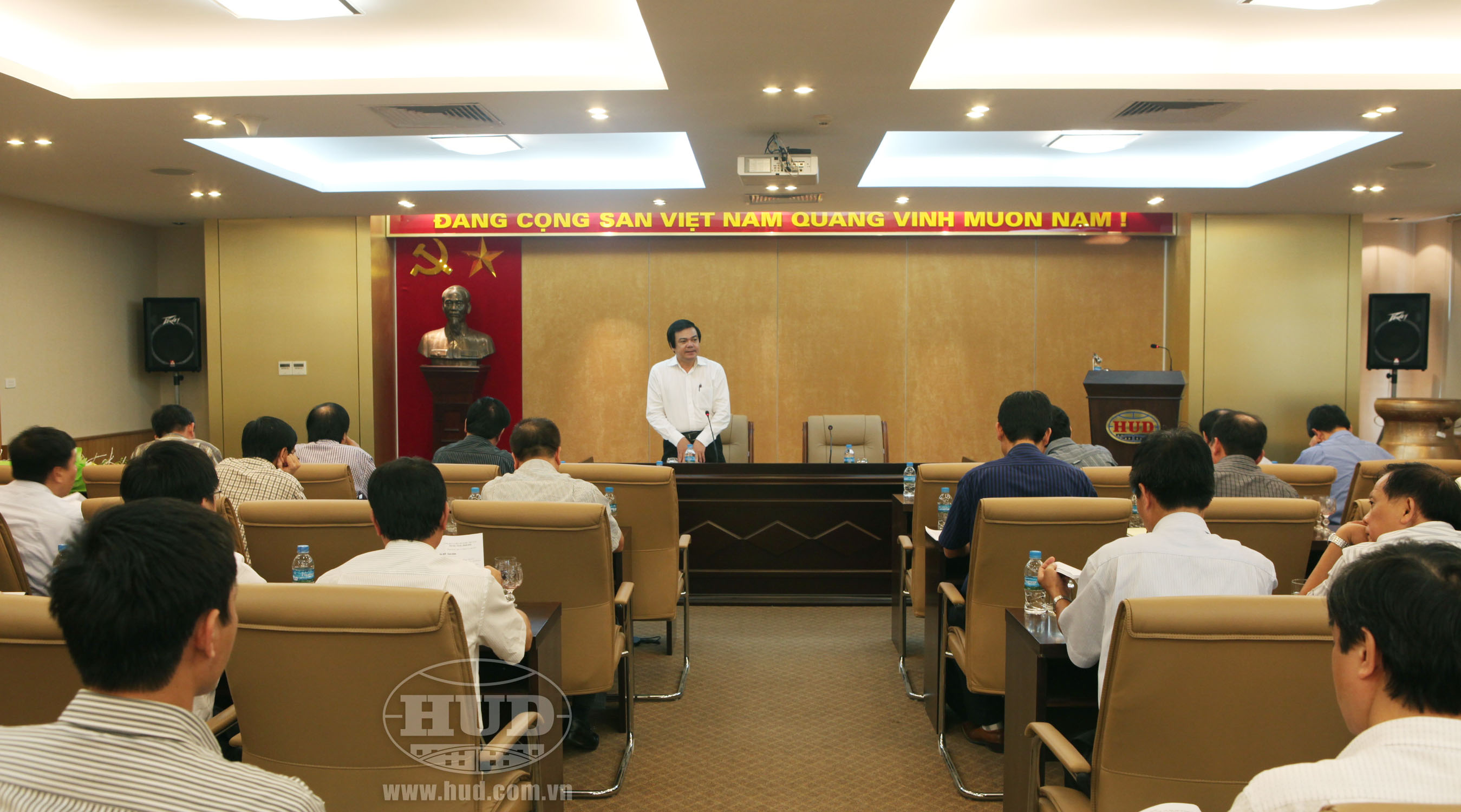 Tổng giám đốc Nghiêm Văn Bang chủ trì Hội nghị.