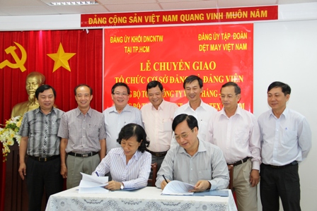 Lễ ký biên bản tiếp nhận tổ chức cơ sở Đảng