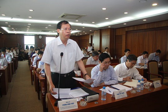 Đồng chí Phùng Đình Thực, Ủy viên Ban Thường vụ Đảng ủy Khối DNTW, Bí thư  Đảng ủy, Chủ tịch Tập đoàn Dầu khí Việt Nam phát biểu báo cáo tại buổi làm việc