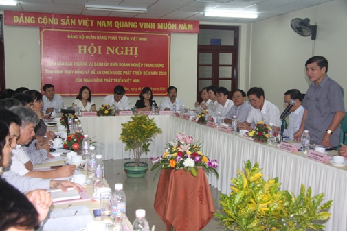 Đồng chí Bùi Văn Cường, Bí thư Đảng ủy Khối phát biểu chỉ đạo Hội nghị