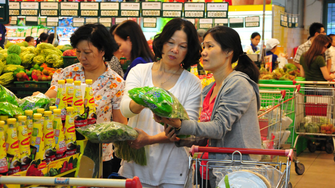 Theo các chuyên gia, cơ quan quản lý còn “siết” quá đáng các khoản giảm trừ chính đáng của người lao động như xăng xe, đồng phục và “làm lơ” với các khoản chi hợp lý khác như y tế, giáo dục