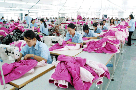 Phải xem xét lại cách tính ngưỡng nộp thuế và mức giảm trừ gia cảnh để vừa giảm bớt khó khăn cho người nộp thuế, nhất là đối với những người nộp thuế ở các bậc thấp