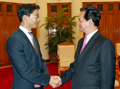 Thủ tướng Nguyễn Tấn Dũng tiếp Bộ trưởng Philipp Roesler tại trụ sở Chính phủ chiều 18/7