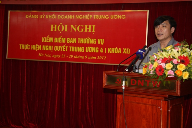 Đồng chí Bùi Văn Cường, Ủy viên dự khuyết Trung ương Đảng, Bí thư Đảng ủy Khối DNTƯ phát biểu khai mạc hội nghị